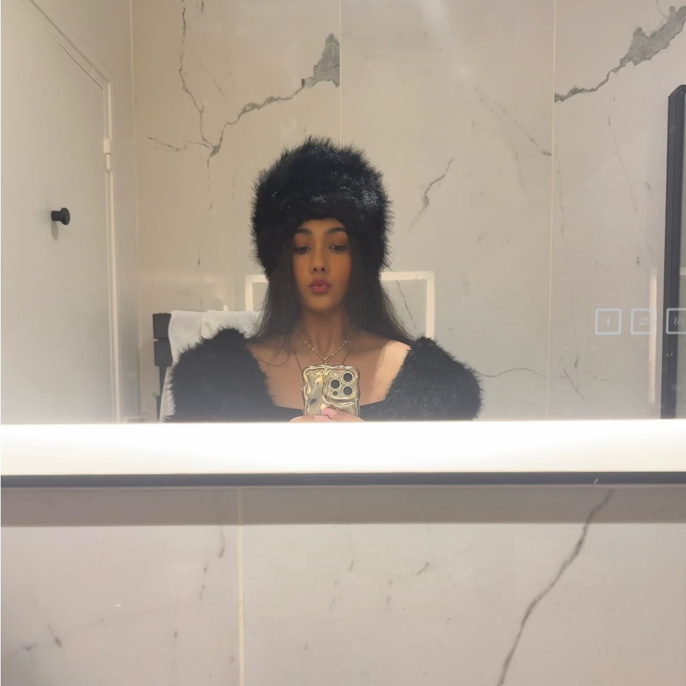 Meet your Posher, Kiana